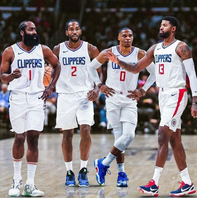 遭巴萨压制5年+20战20负丢81球！皇马女足争议3-1翻身 裁判明着黑