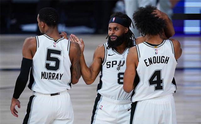 左脚顺势抽 左脚顺势抽